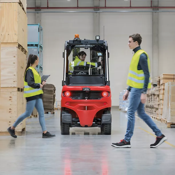Détection de piéton par caméra pour prévenir les risques d’accident : Caméra Intelligente Anticollision Fenwick®